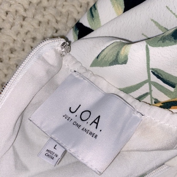 J.O.A floral vacay romper size large - Picture 5 of 12